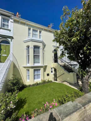 Garden flat in 'Little Chelsea'